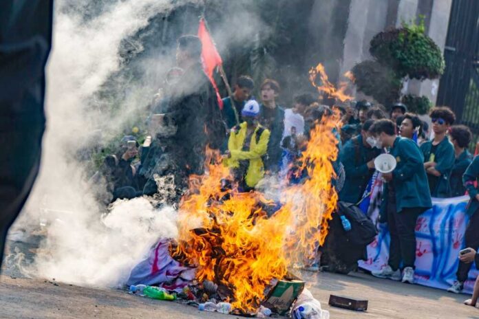 2506776315 featured image ‘Free Palestine!’ Attacker Sets Crowd Ablaze at Hostage Awareness Rally