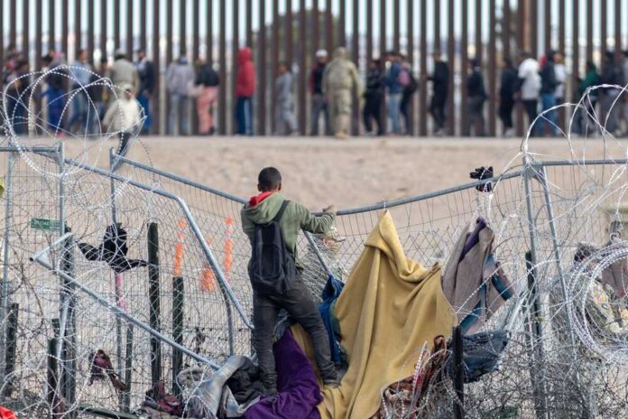 2497167515 featured image Emergency Crews Save Migrants Trapped on Border Fence