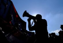 Teenage MOB Tramples 30 Cars—Chicago Erupts