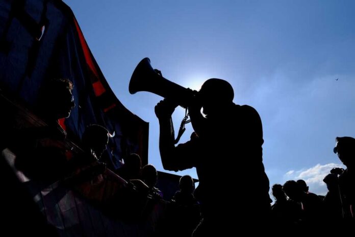 Teenage MOB Tramples 30 Cars—Chicago Erupts
